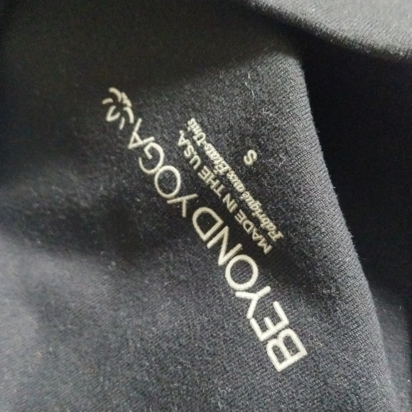 Women's Black High-Waisted Leggings - Picture 2 of 4